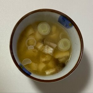 舞茸とたまねぎのお味噌汁